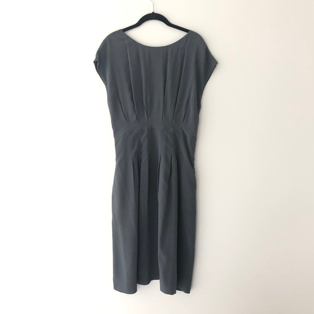 Jenny Han Knee Length Grey Cap Sleeve Sheath Dress